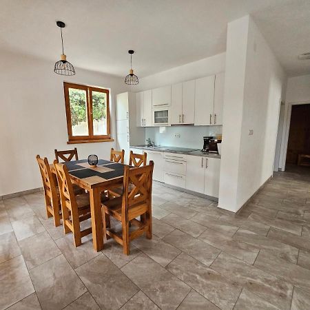 Holiday Homes Sintija Kampor Ngoại thất bức ảnh