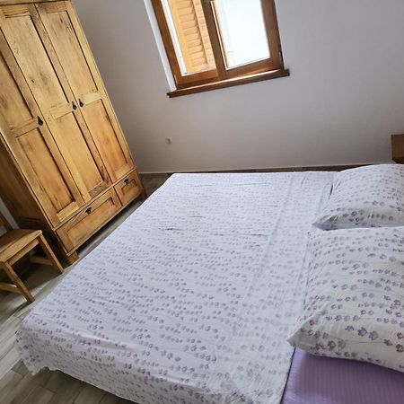 Holiday Homes Sintija Kampor Ngoại thất bức ảnh