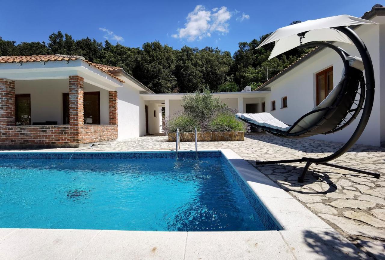 Holiday Homes Sintija Kampor Ngoại thất bức ảnh
