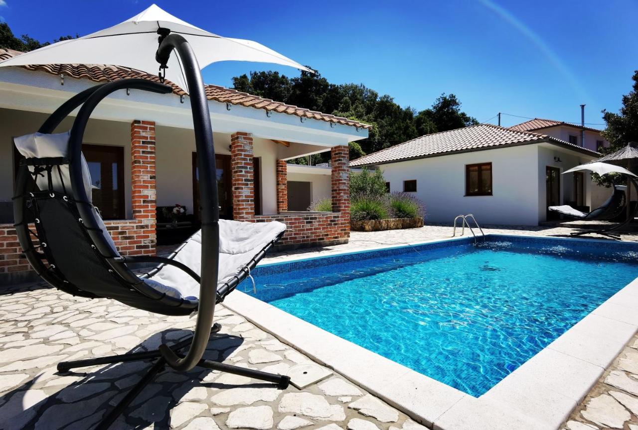 Holiday Homes Sintija Kampor Ngoại thất bức ảnh