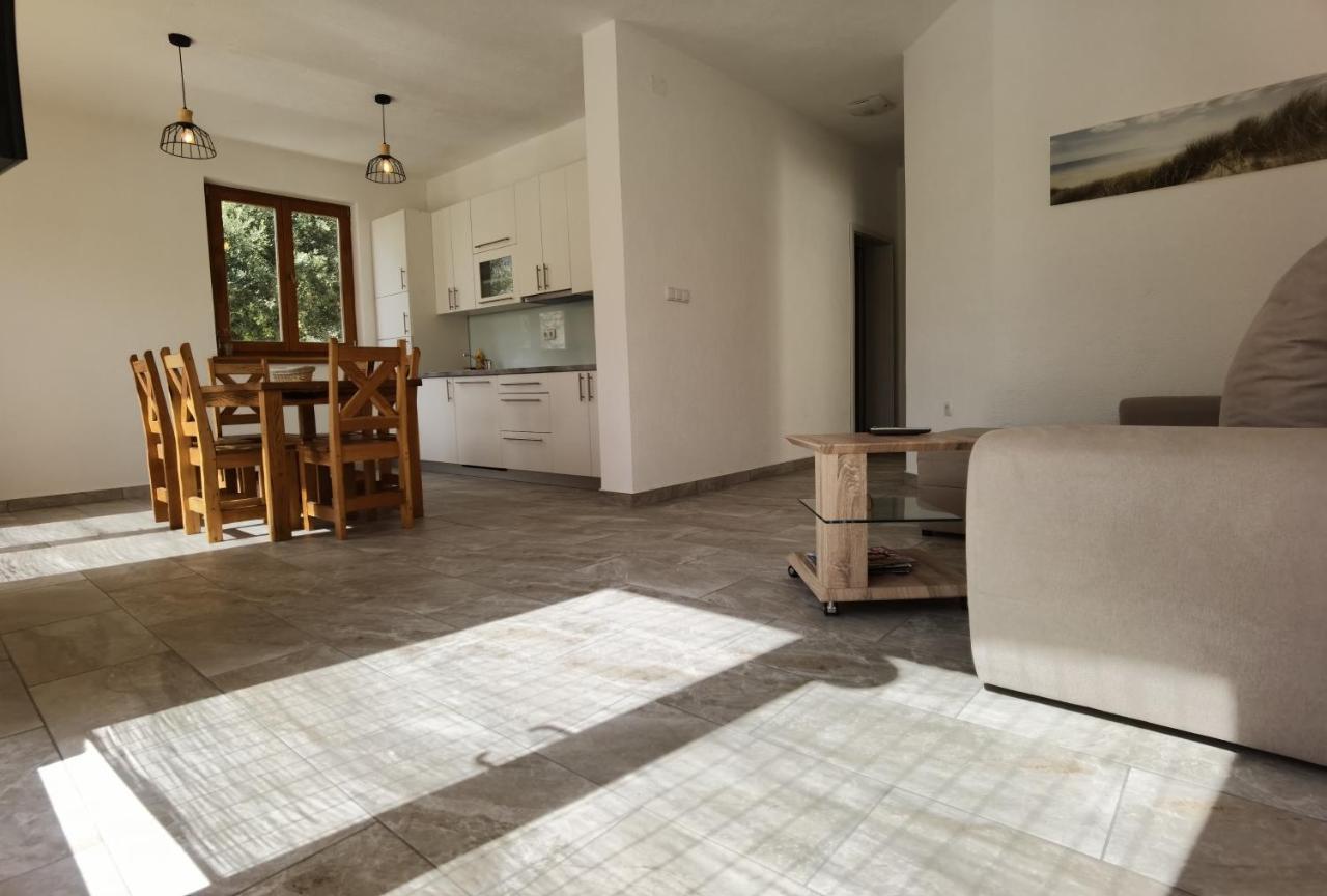 Holiday Homes Sintija Kampor Ngoại thất bức ảnh