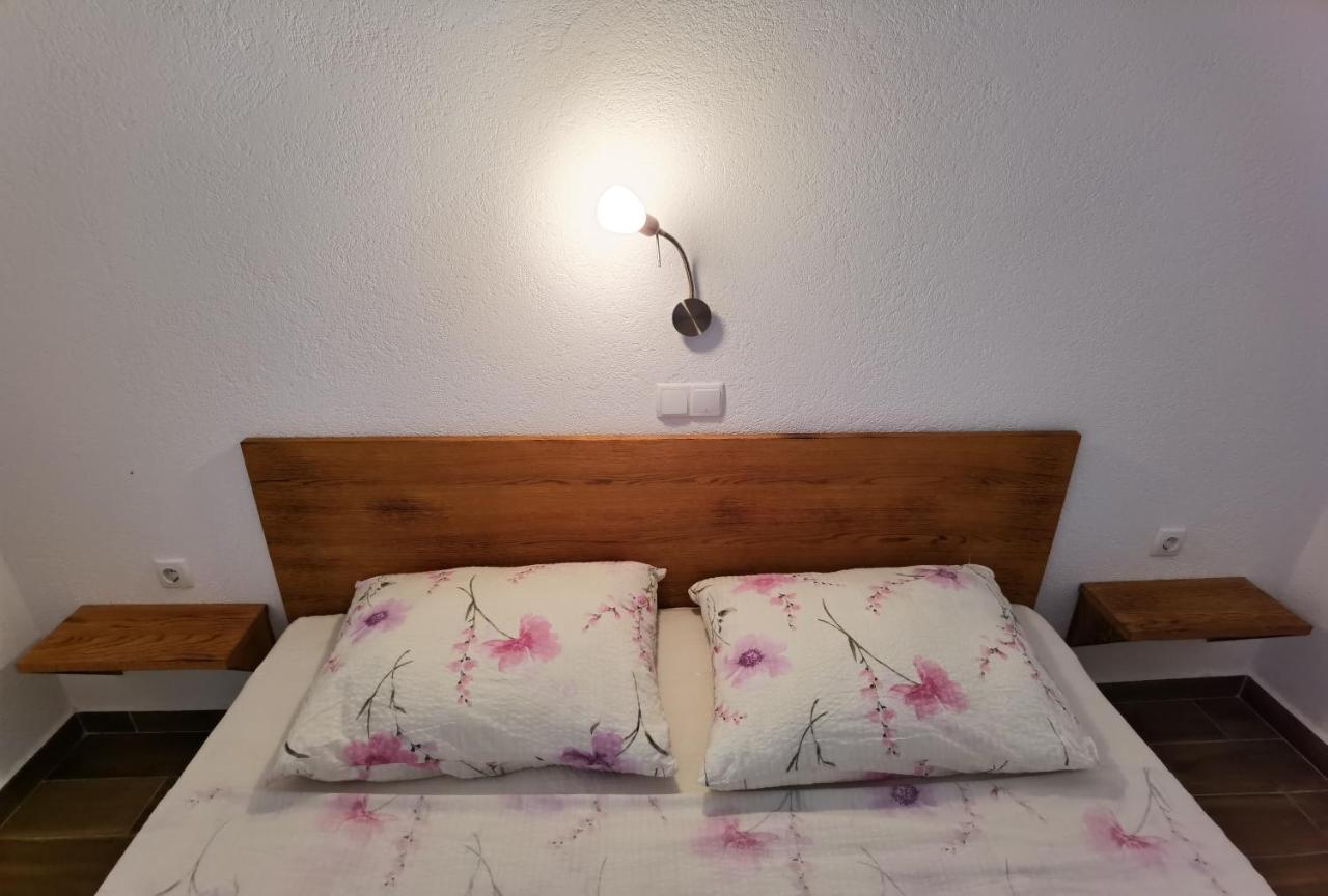 Holiday Homes Sintija Kampor Ngoại thất bức ảnh