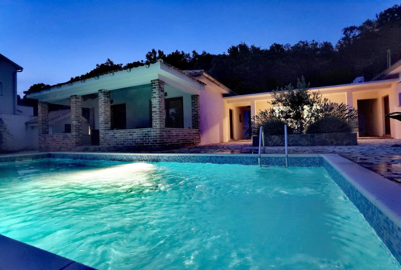 Holiday Homes Sintija Kampor Ngoại thất bức ảnh