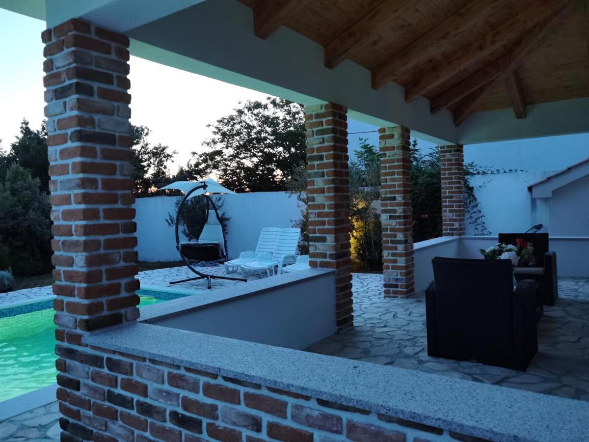 Holiday Homes Sintija Kampor Ngoại thất bức ảnh