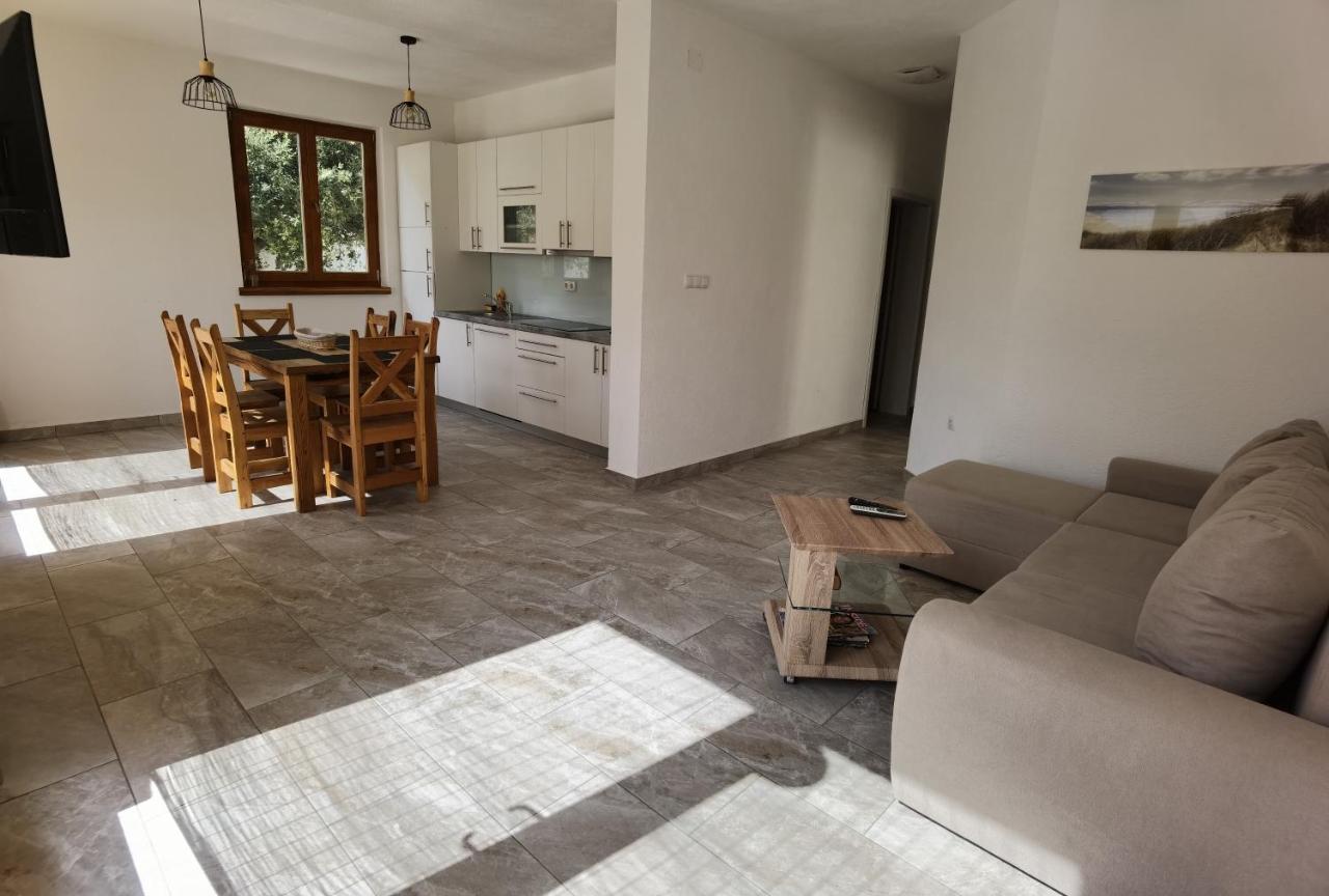Holiday Homes Sintija Kampor Ngoại thất bức ảnh