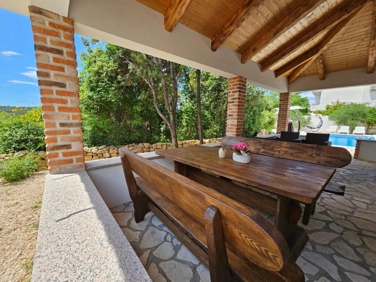 Holiday Homes Sintija Kampor Ngoại thất bức ảnh