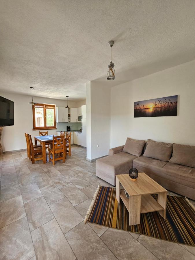 Holiday Homes Sintija Kampor Ngoại thất bức ảnh