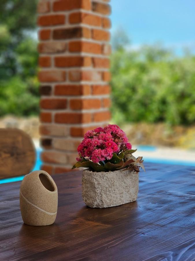 Holiday Homes Sintija Kampor Ngoại thất bức ảnh