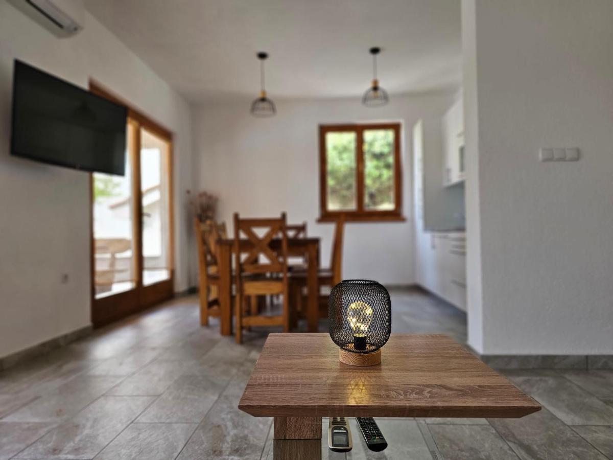 Holiday Homes Sintija Kampor Ngoại thất bức ảnh