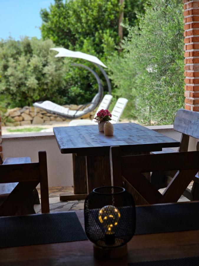 Holiday Homes Sintija Kampor Ngoại thất bức ảnh