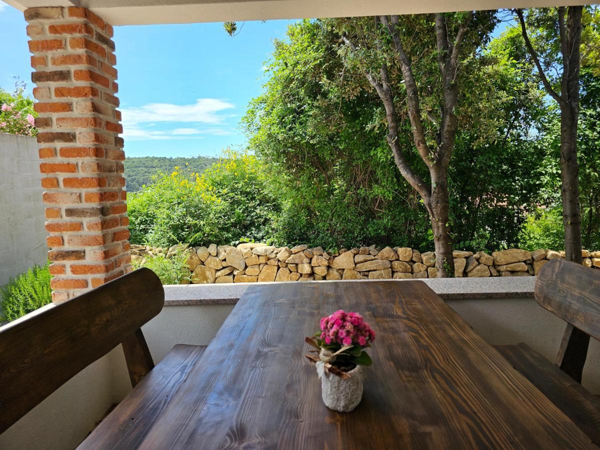Holiday Homes Sintija Kampor Ngoại thất bức ảnh