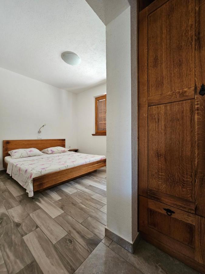 Holiday Homes Sintija Kampor Ngoại thất bức ảnh