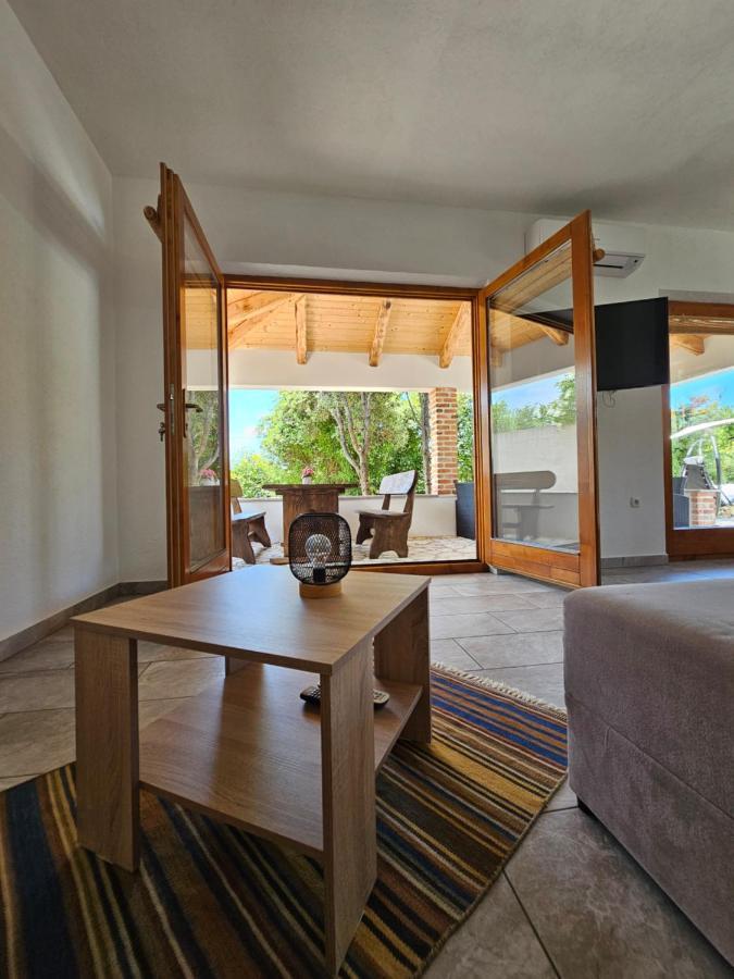 Holiday Homes Sintija Kampor Ngoại thất bức ảnh