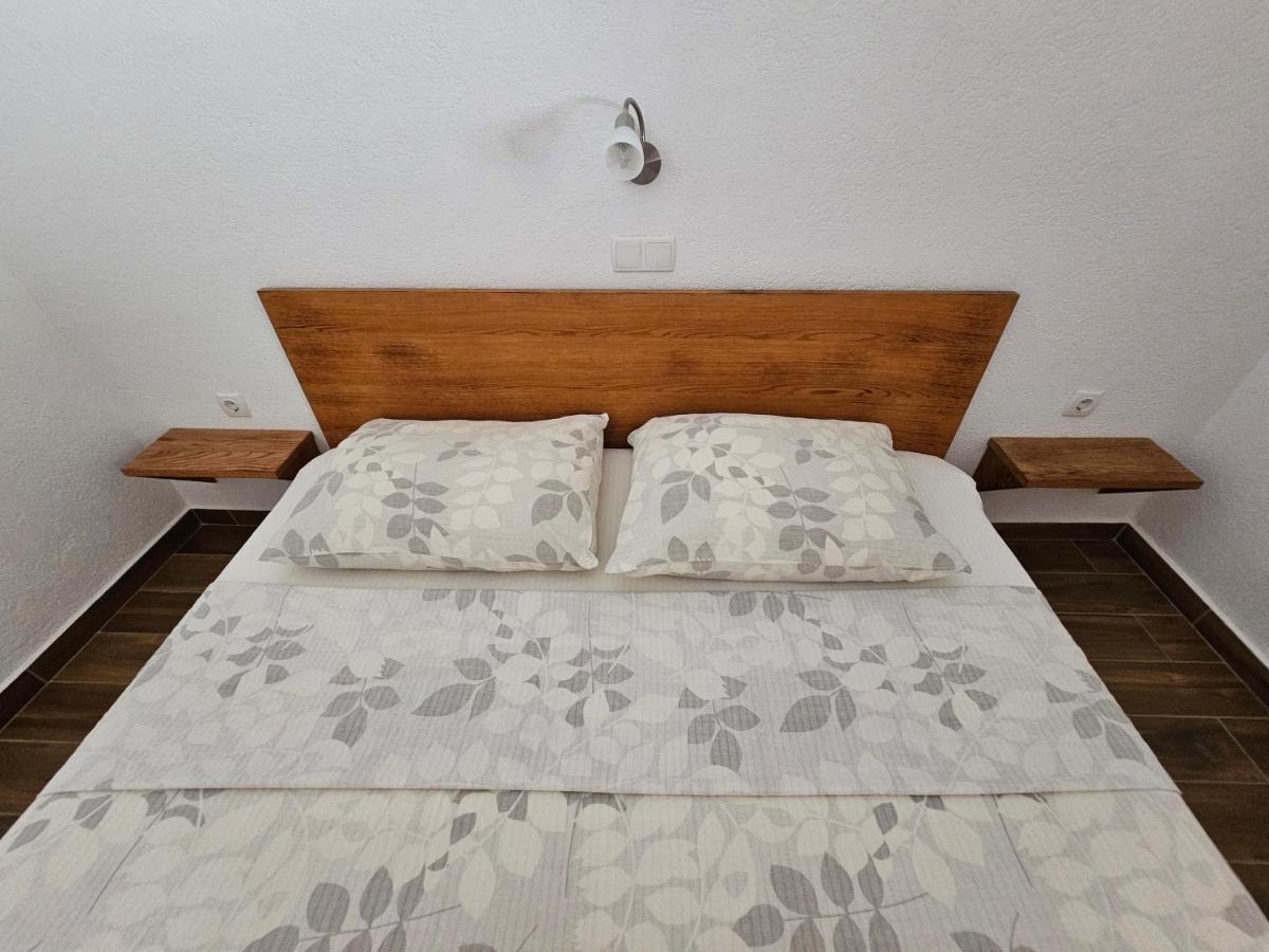 Holiday Homes Sintija Kampor Ngoại thất bức ảnh