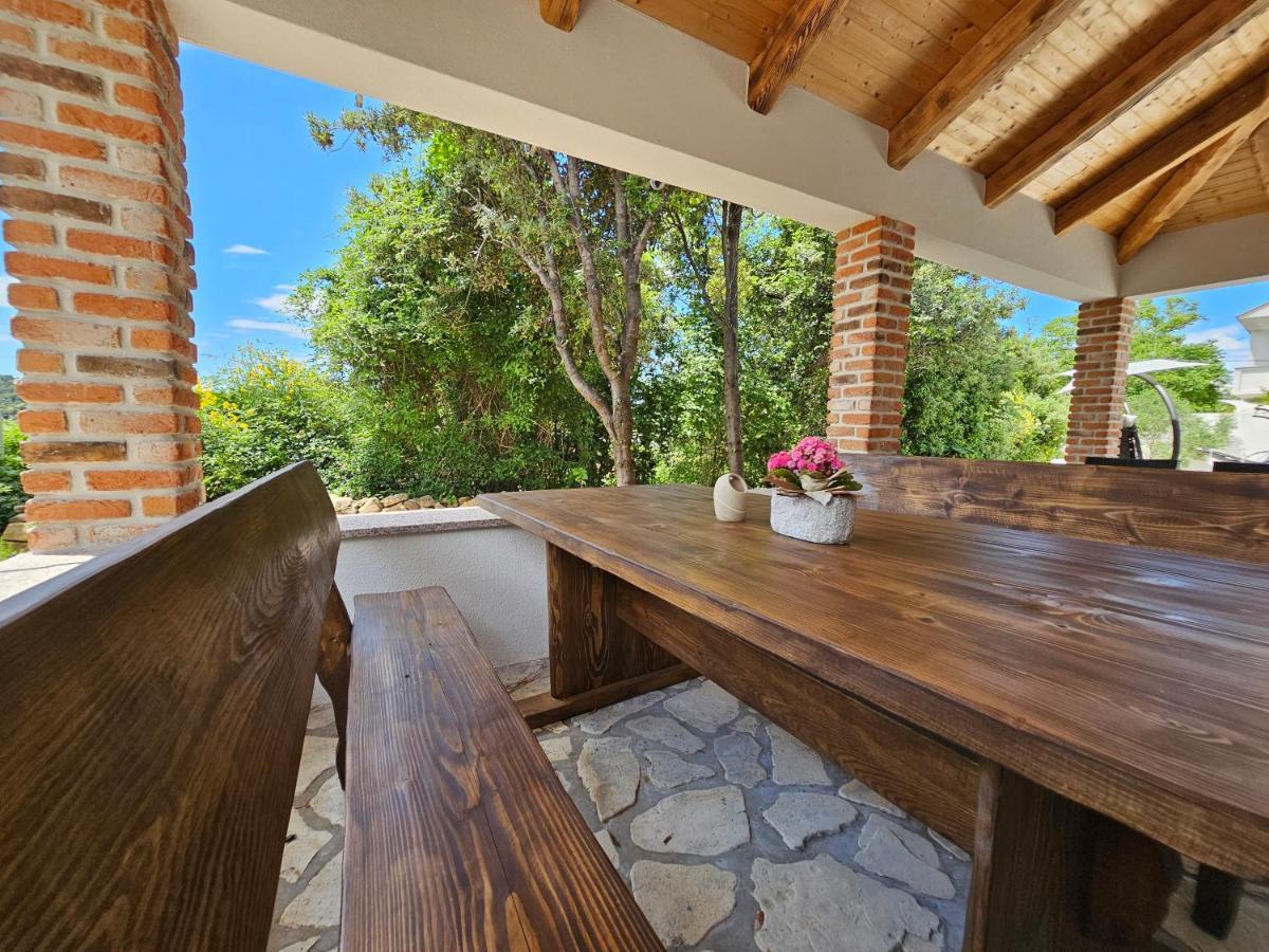 Holiday Homes Sintija Kampor Ngoại thất bức ảnh