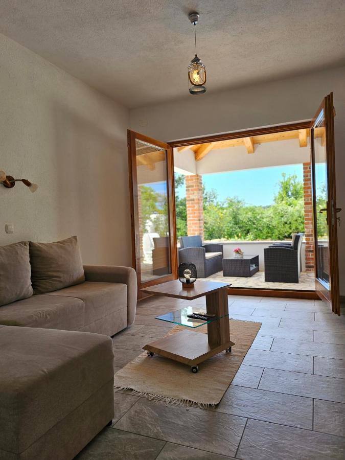 Holiday Homes Sintija Kampor Ngoại thất bức ảnh