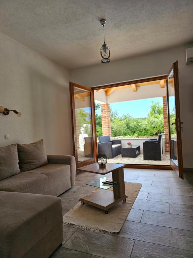 Holiday Homes Sintija Kampor Ngoại thất bức ảnh
