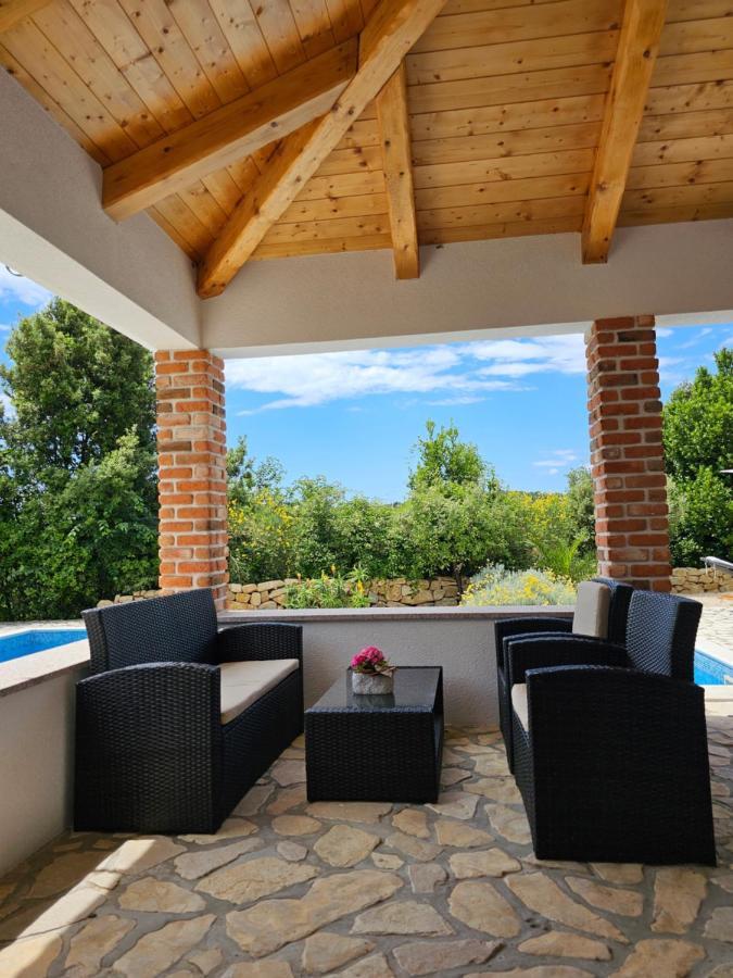 Holiday Homes Sintija Kampor Ngoại thất bức ảnh