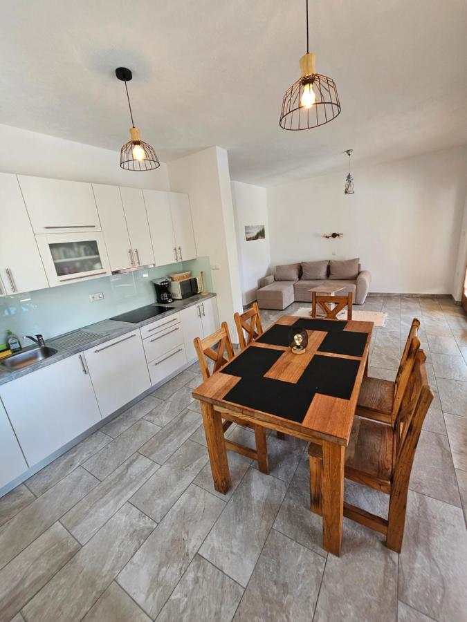 Holiday Homes Sintija Kampor Ngoại thất bức ảnh