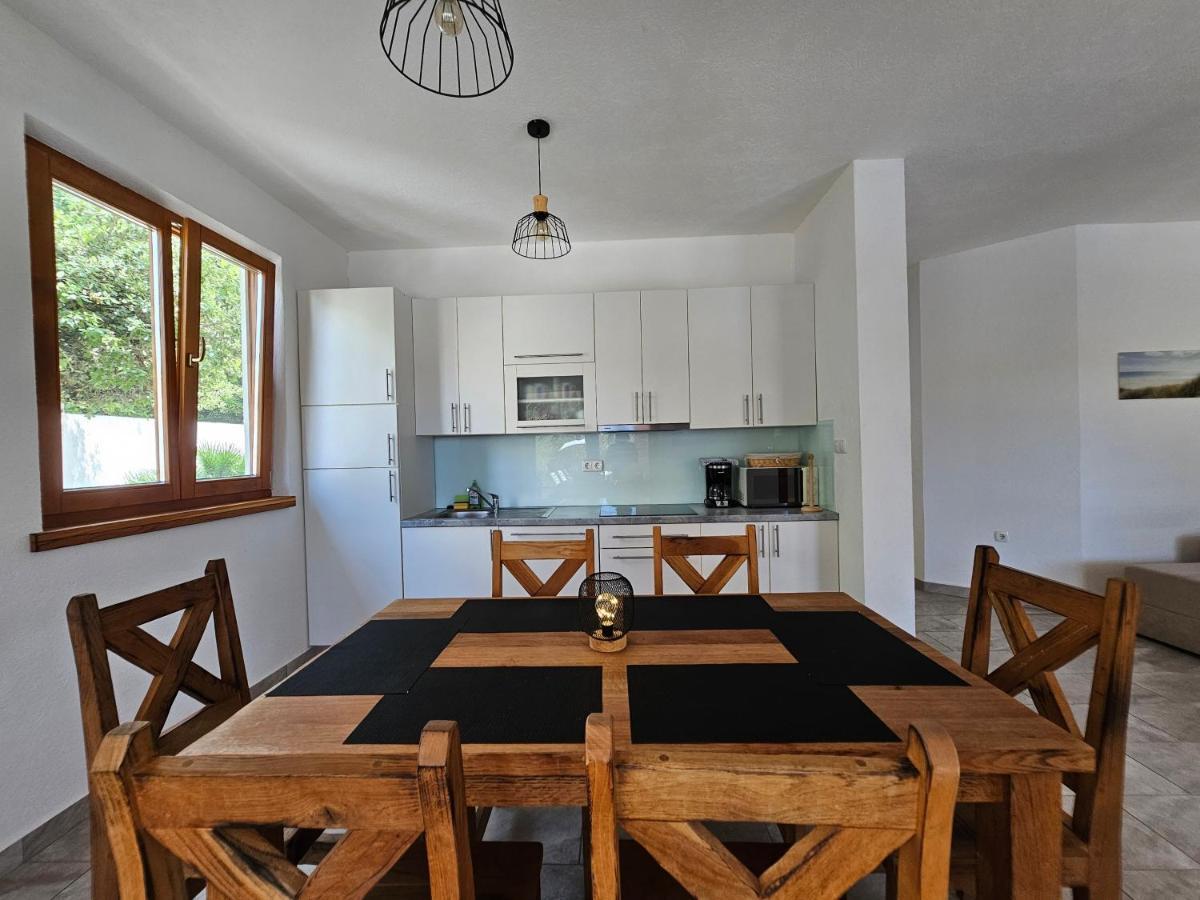 Holiday Homes Sintija Kampor Ngoại thất bức ảnh