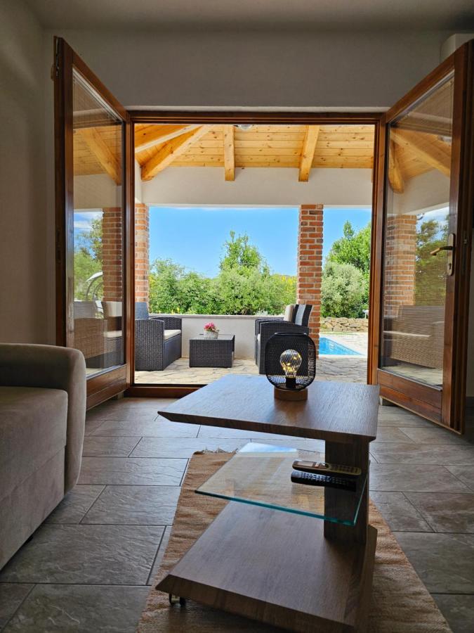 Holiday Homes Sintija Kampor Ngoại thất bức ảnh