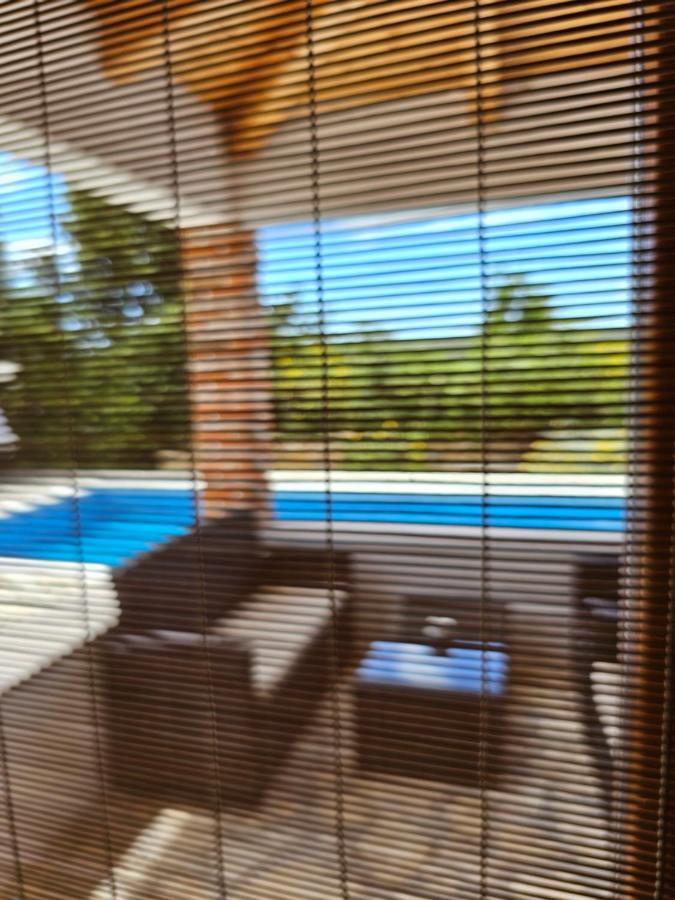 Holiday Homes Sintija Kampor Ngoại thất bức ảnh
