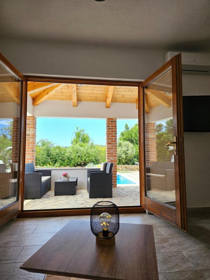 Holiday Homes Sintija Kampor Ngoại thất bức ảnh