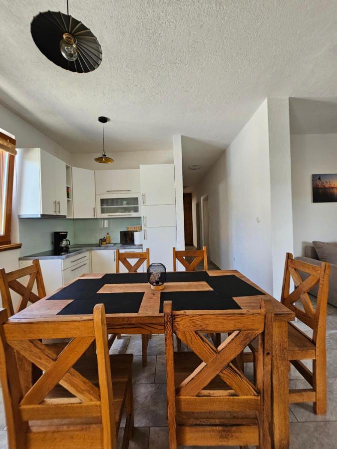 Holiday Homes Sintija Kampor Ngoại thất bức ảnh