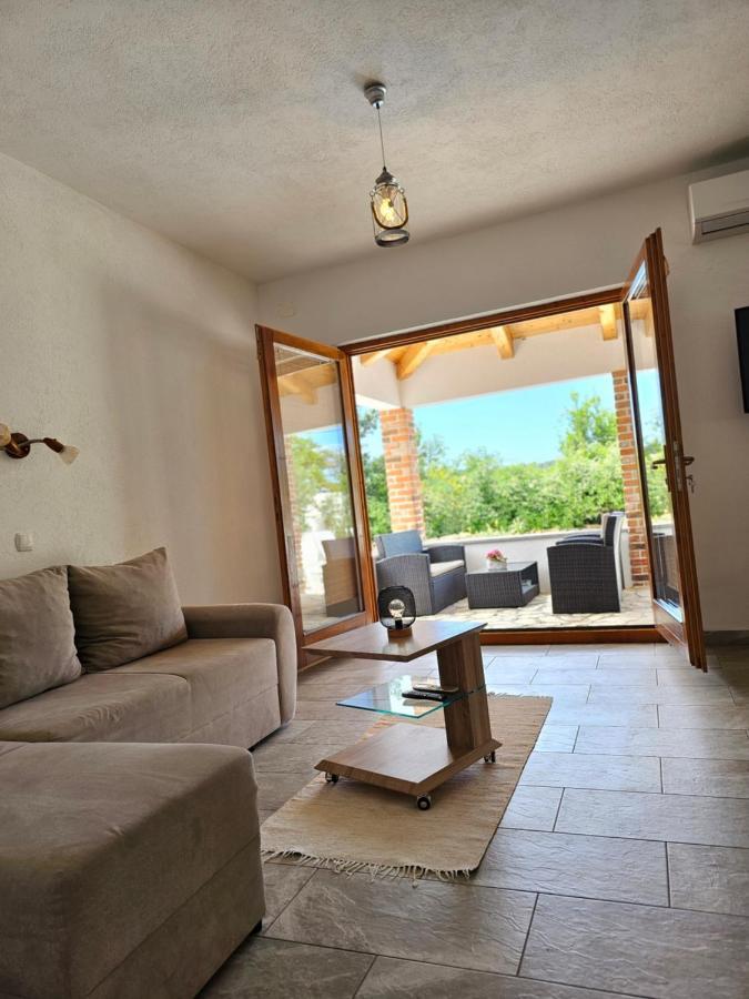 Holiday Homes Sintija Kampor Ngoại thất bức ảnh